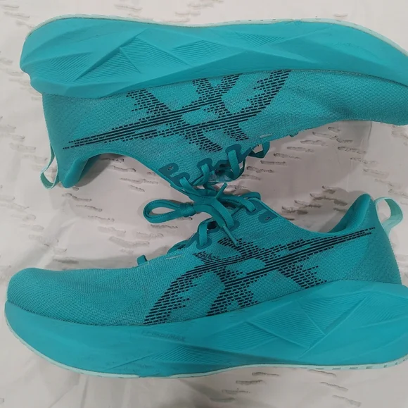 ASICS Novablast 5 Men's Size 12 Excellent Condition - Picture 8 of 14